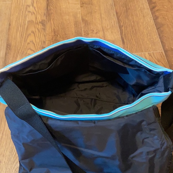 kate spade ♠️ park stripe messenger ♠️ AUTHENTIC - Picture 9 of 14